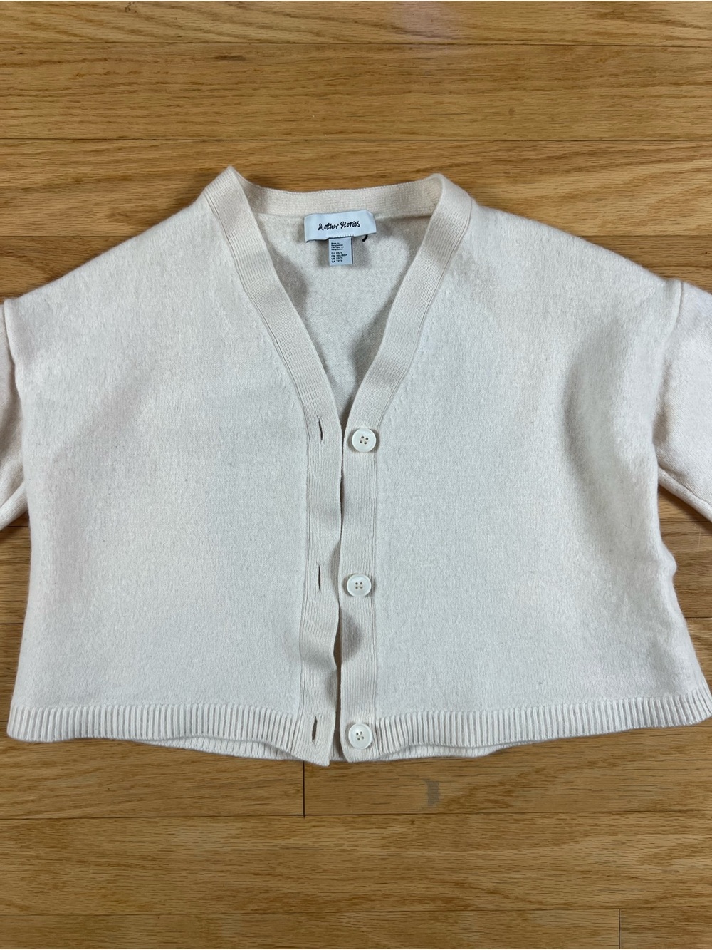 & Other Stories 100% Wool Relaxed Cropped V-Neck Cardigan in Cream XS - Picture 10 of 11